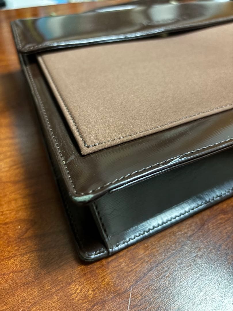 Yves Saint Laurent ブラウンショルダーバッグ新品未使用品