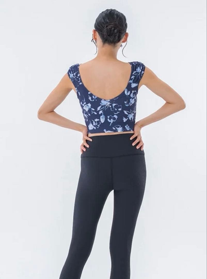 【SUKALA】　クロップドタンク　ネイビー　M 未使用品