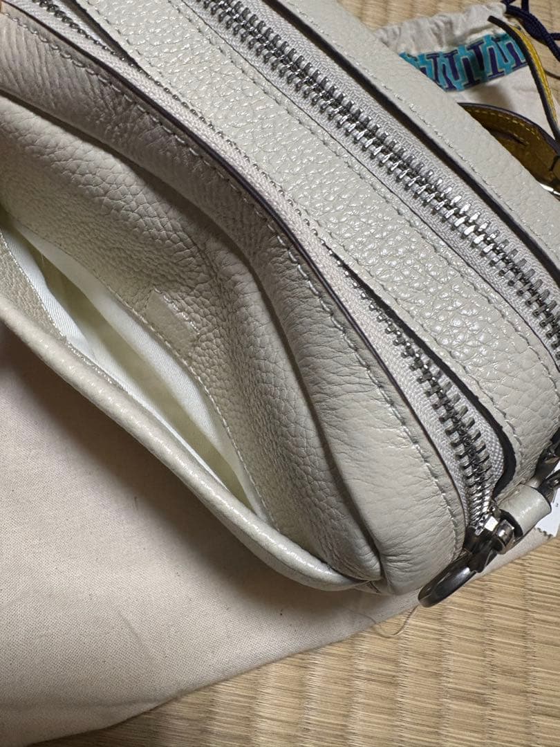 【2月限定出品★】トリーバーチ ショルダーバッグ ホワイト　ペリーボンベ