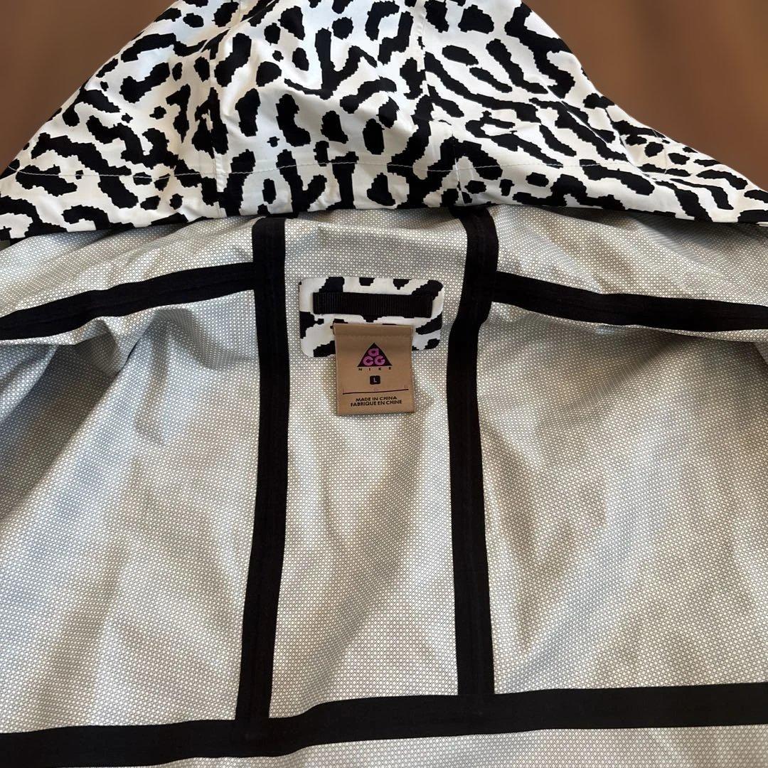 NIKE ACG : パッカブル レインジャケット 黒/白系 ゼブラ柄　Lサイズ