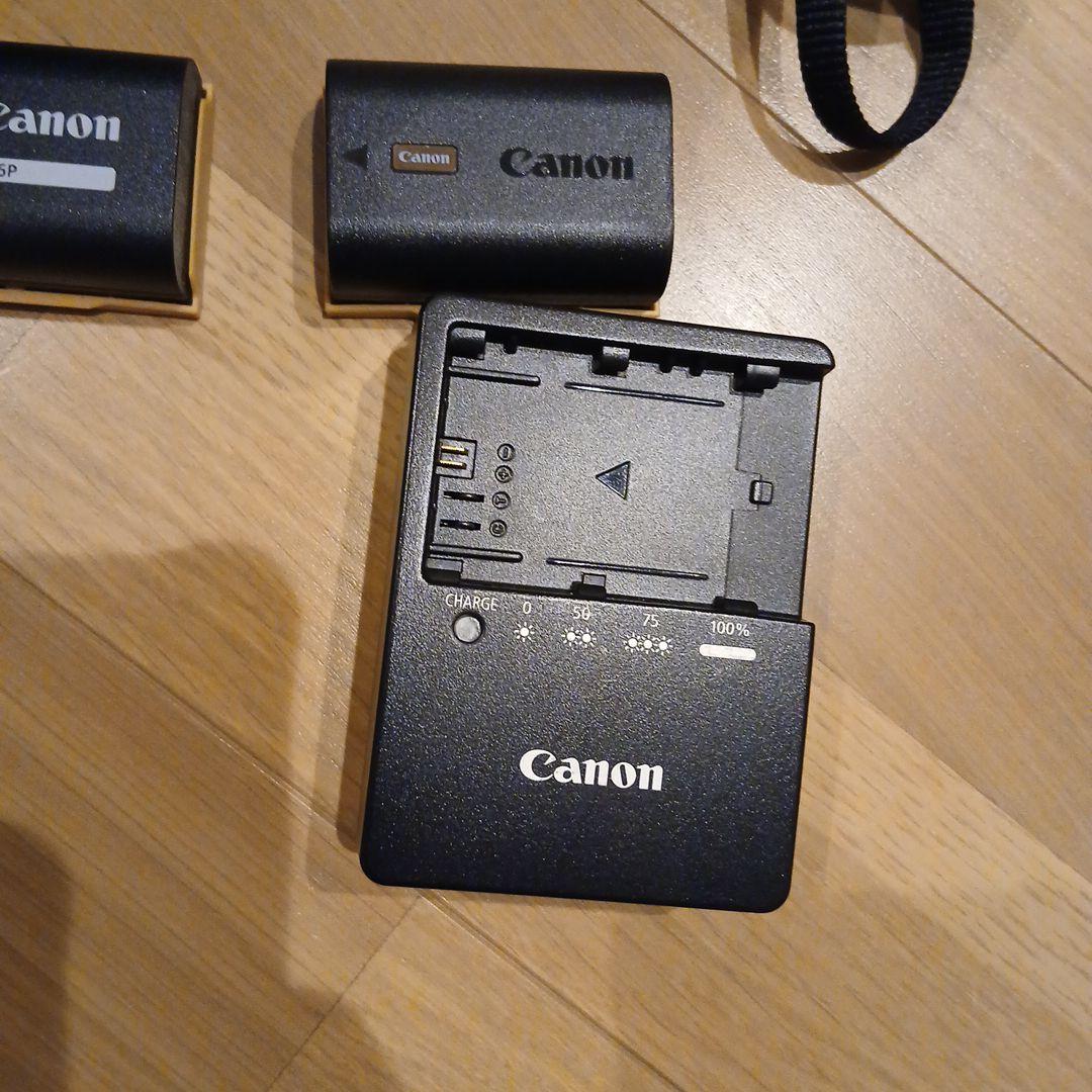 Canon EOS R6 mark2 ミラーレス一眼本体とバッテリー2個と充電器