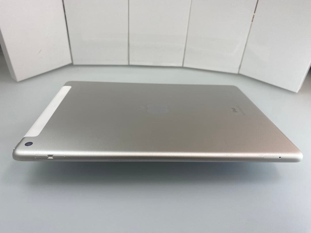 3*h様 iPad 第7世代　シルバー Cellular Model SIMフリ