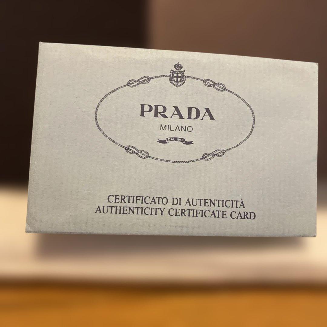 PRADA ベージュレザー ショルダーバッグ