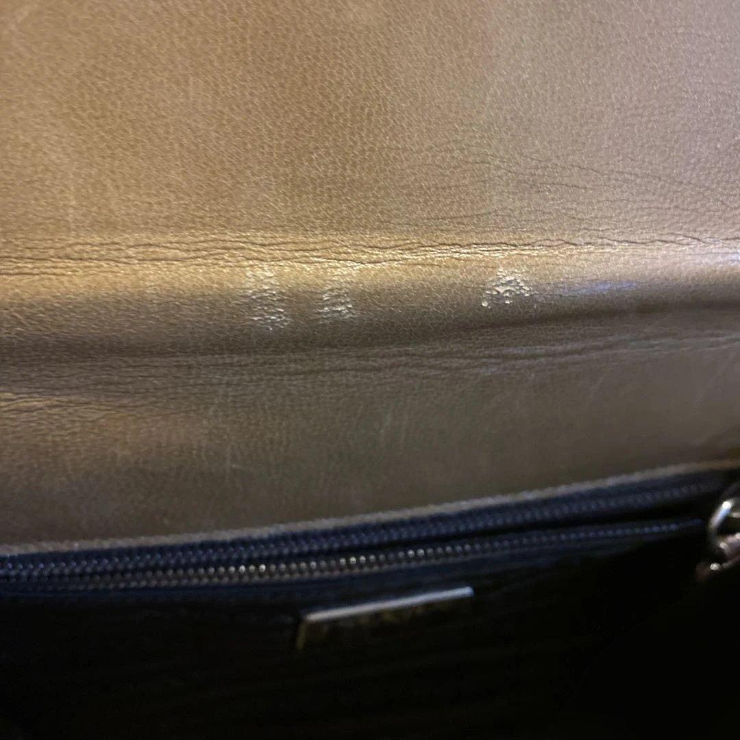 PRADA ベージュレザー ショルダーバッグ