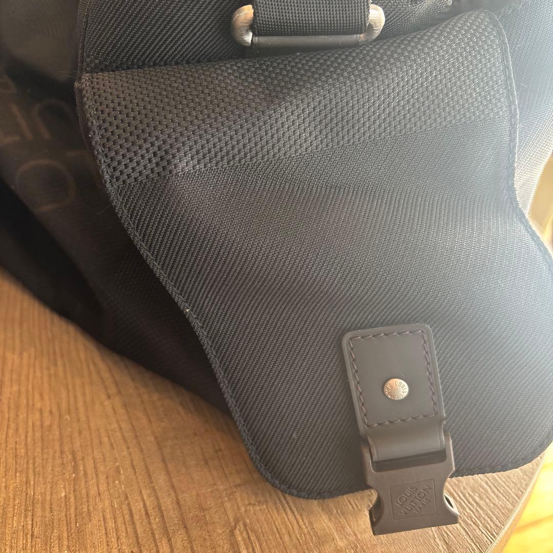 Louis Vuitton ブラック メッセンジャーバッグ