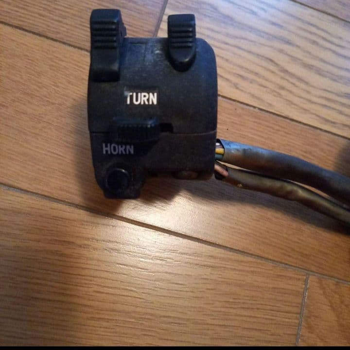 【Teru品】オイルタンク、フロントウィンカー、ウインカースイッチなど5点