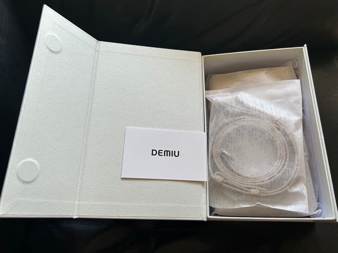 新品❗️DEMIU Petit Smartphone Bag ストラップ付ベージュ