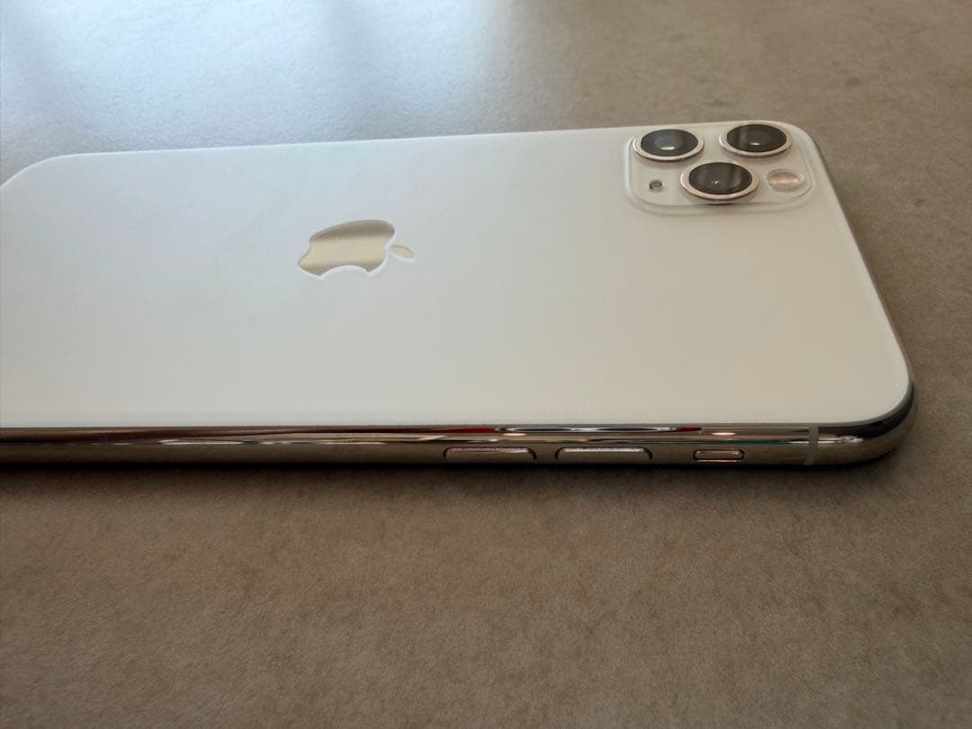 Iphone 11 pro max ホワイト 512Gケーブル付き SIMフリー