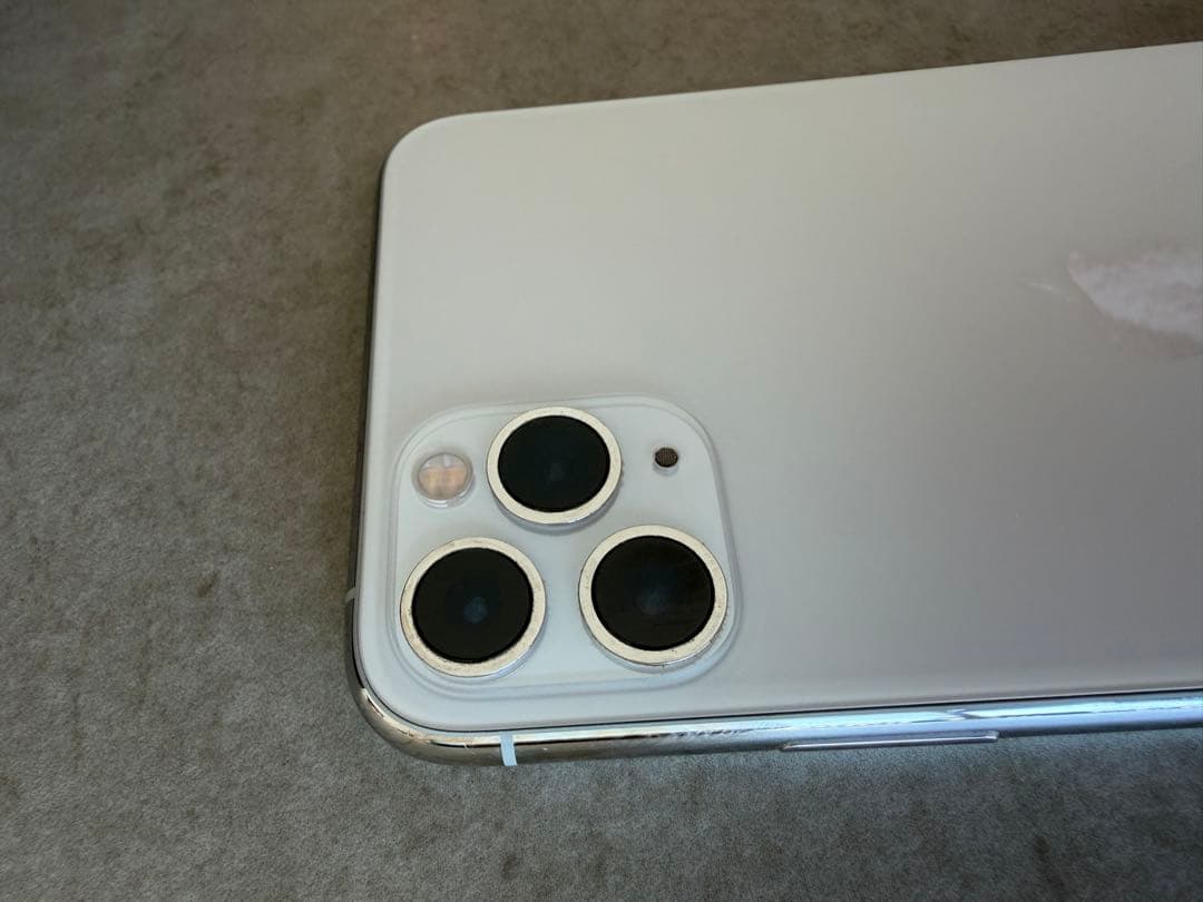 Iphone 11 pro max ホワイト 512Gケーブル付き SIMフリー