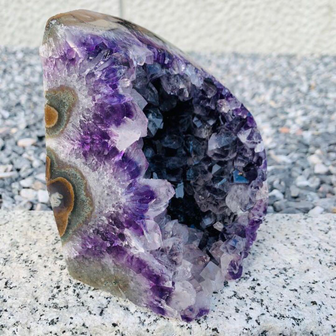 【♒映え映え・色が濃い♒】濃厚紫色 ウルグアイ産 高品質アメジスト 原石 天然石
