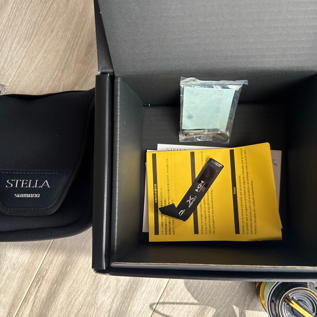 19STELLA SW 8000hgスピニングリール ブラック/ゴールド