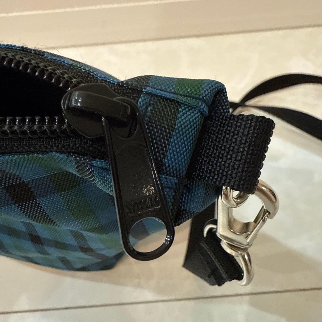 超美品 定価11000円ファミリア　familiar 舟形ポシェット　ショルダー