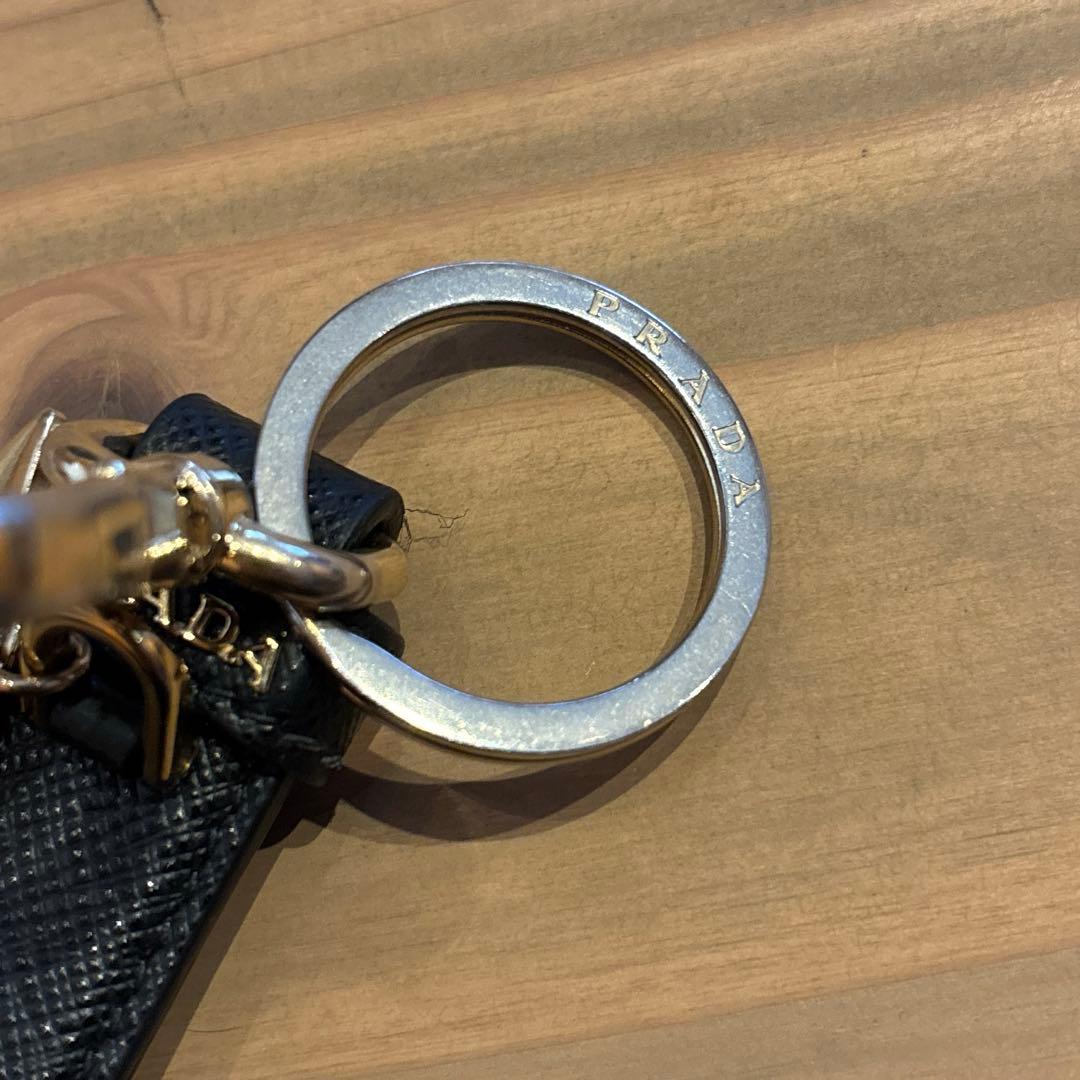 PRADA ブラックレザー キーリング