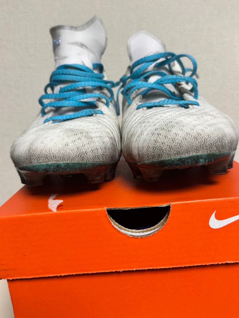 サッカースパイクアシックス アクロス