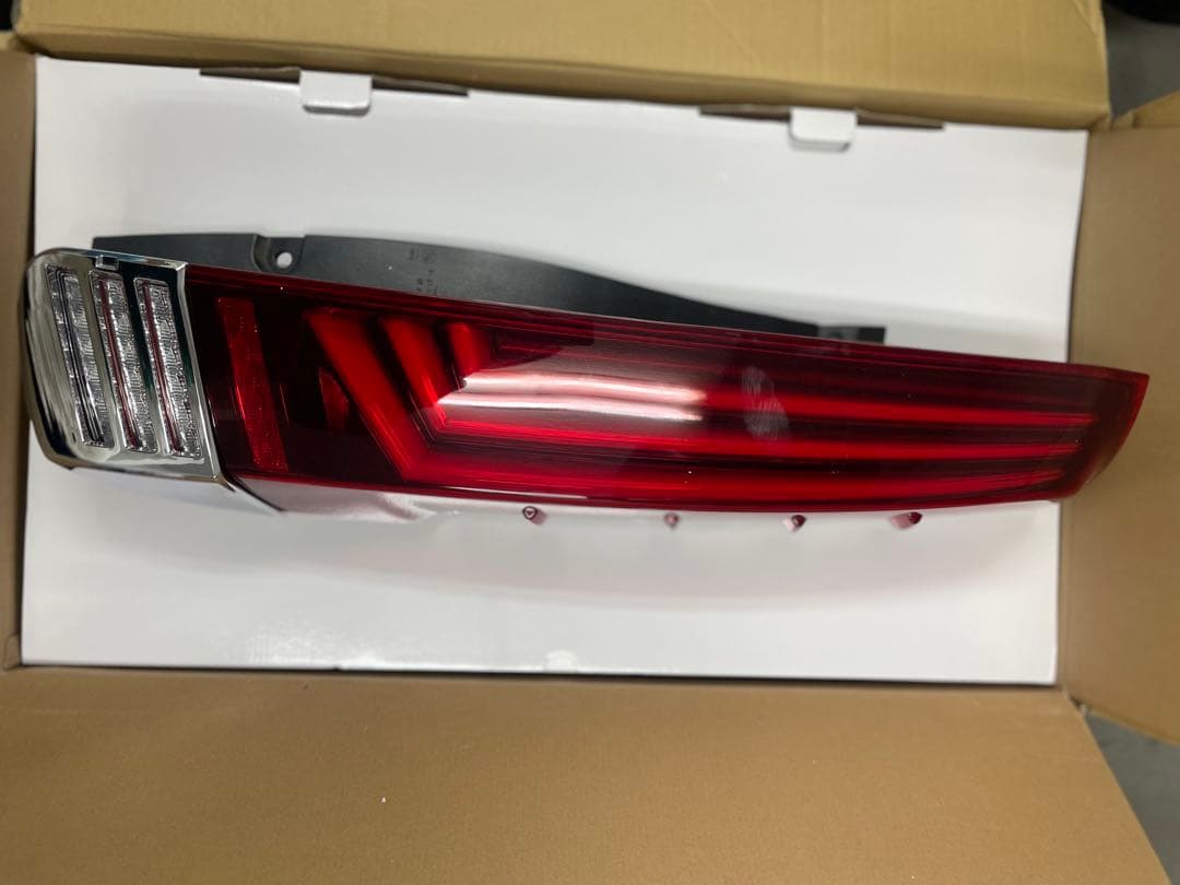 TOM'S テールランプ80系　ノア　ヴォクシー　エスクァイア