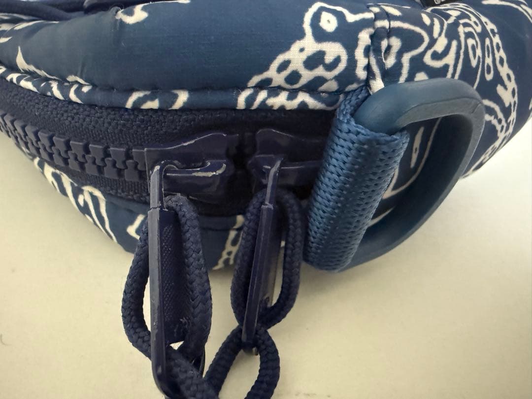 バッグ Supreme Puffer Side Bag \"Blue Paisley\"