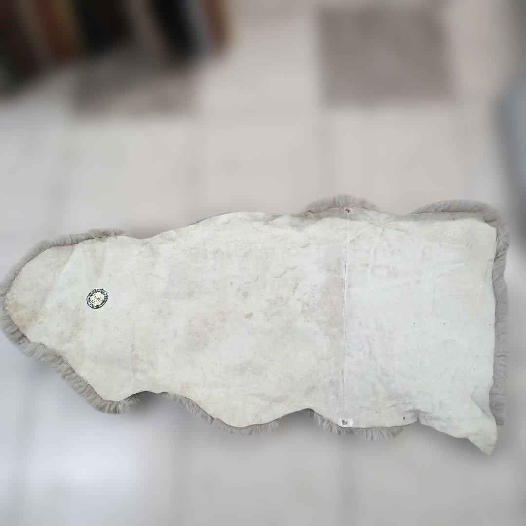 6030　ムートンラグ　敷物　１２８×５８ｃｍ　日本ムートン協会のシールあり