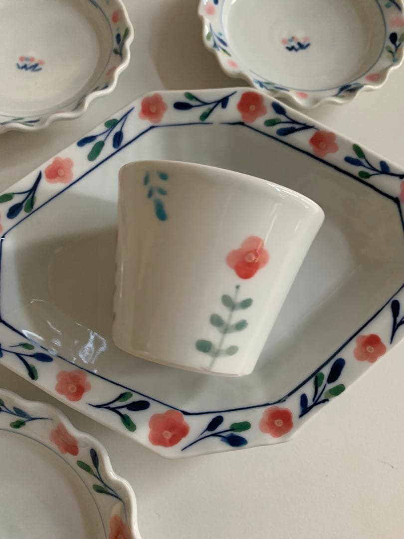 花柄食器セット 八角形皿とカップ付き