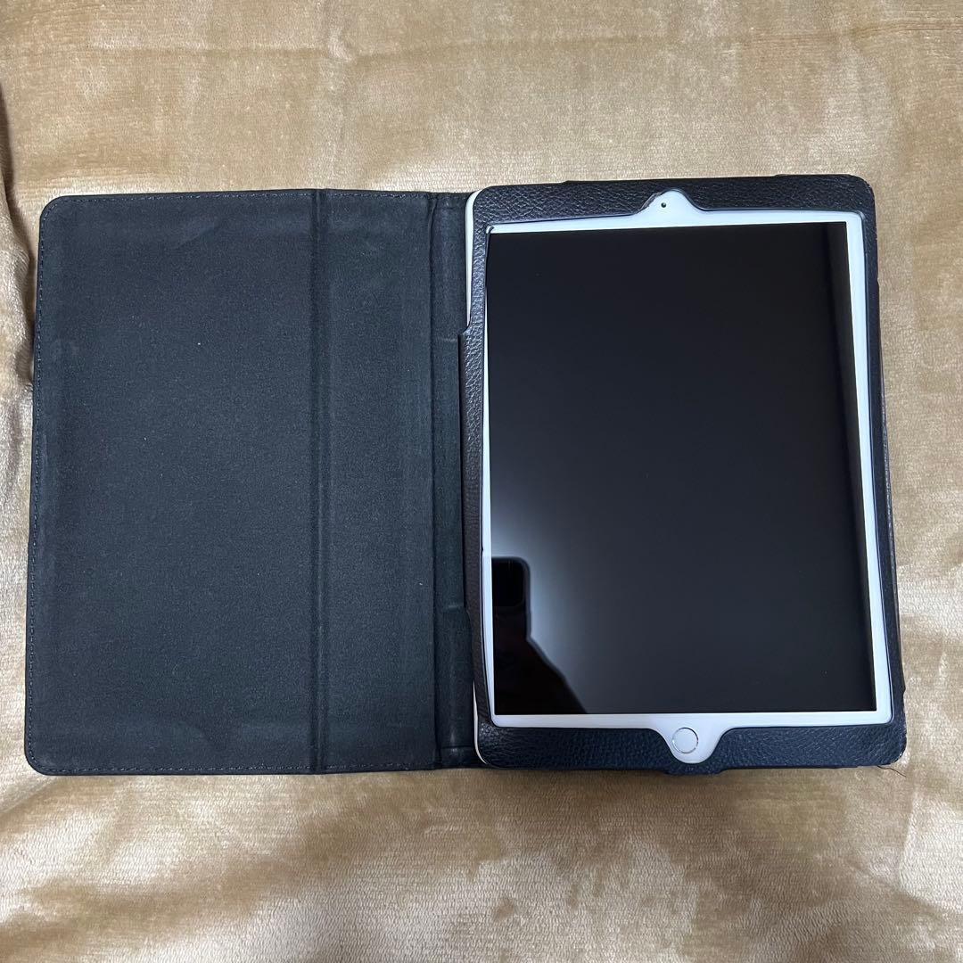 【美品】Apple iPad 第7世代Wi-Fiモデル シルバー32GBカバー付