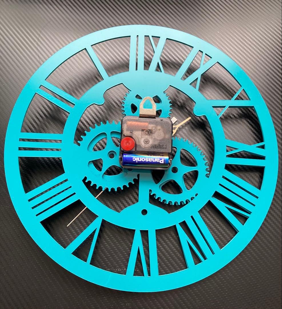 壁掛け時計 機械式モチーフ