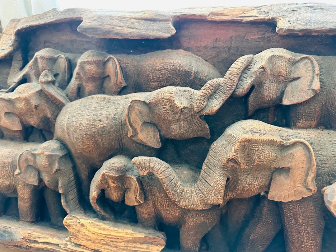 海外買い付け品　チーク材 一木彫り 象の群れ 木彫オブジェ / 壁掛け・置物