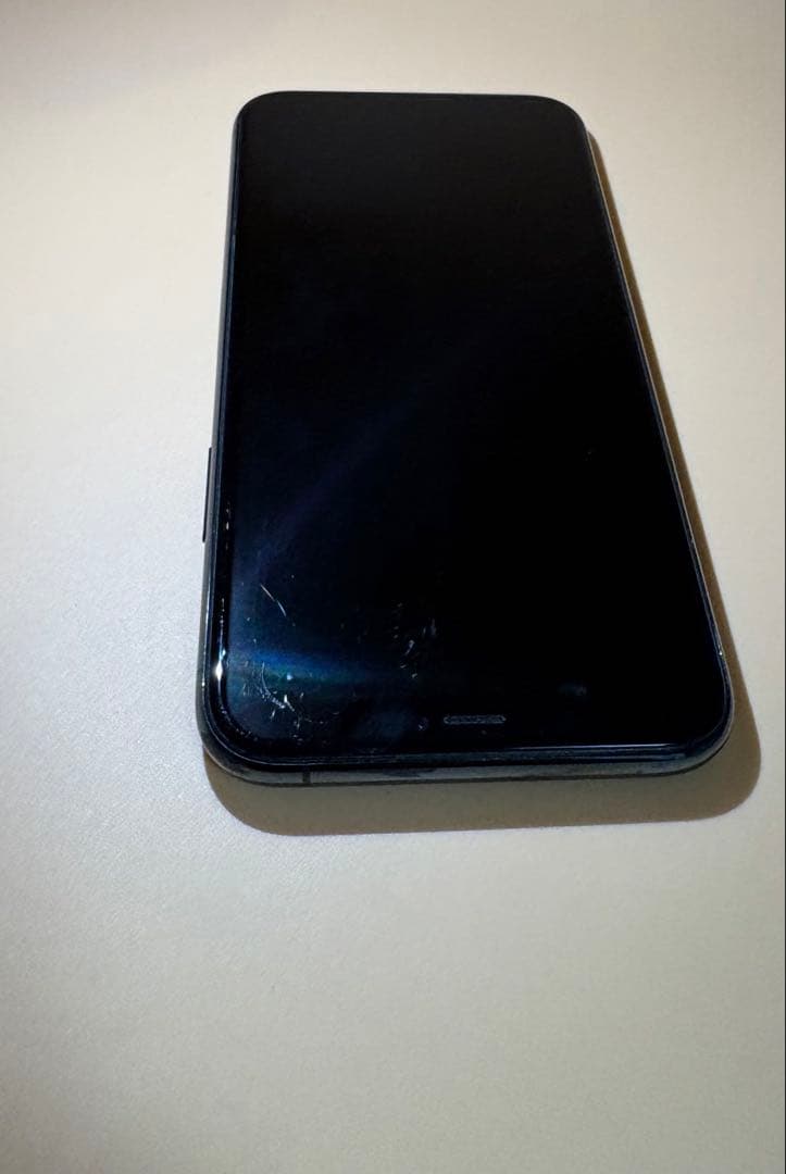 iPhone 11 Pro 64GB ミッドナイトグリーン バッテリー100%