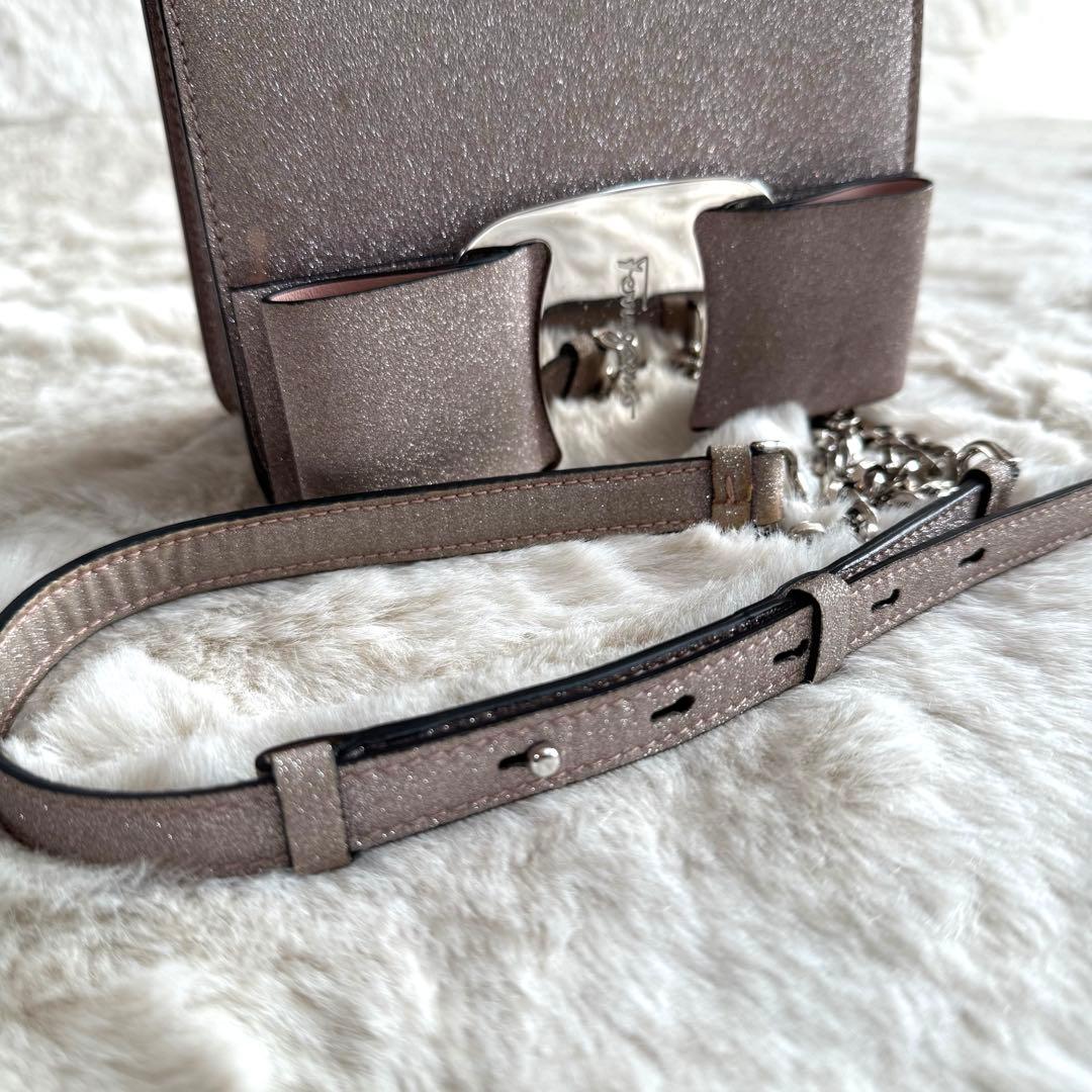 【美品】サルヴァトーレフェラガモ ヴァラ リボン ショルダーバッグ ピンク