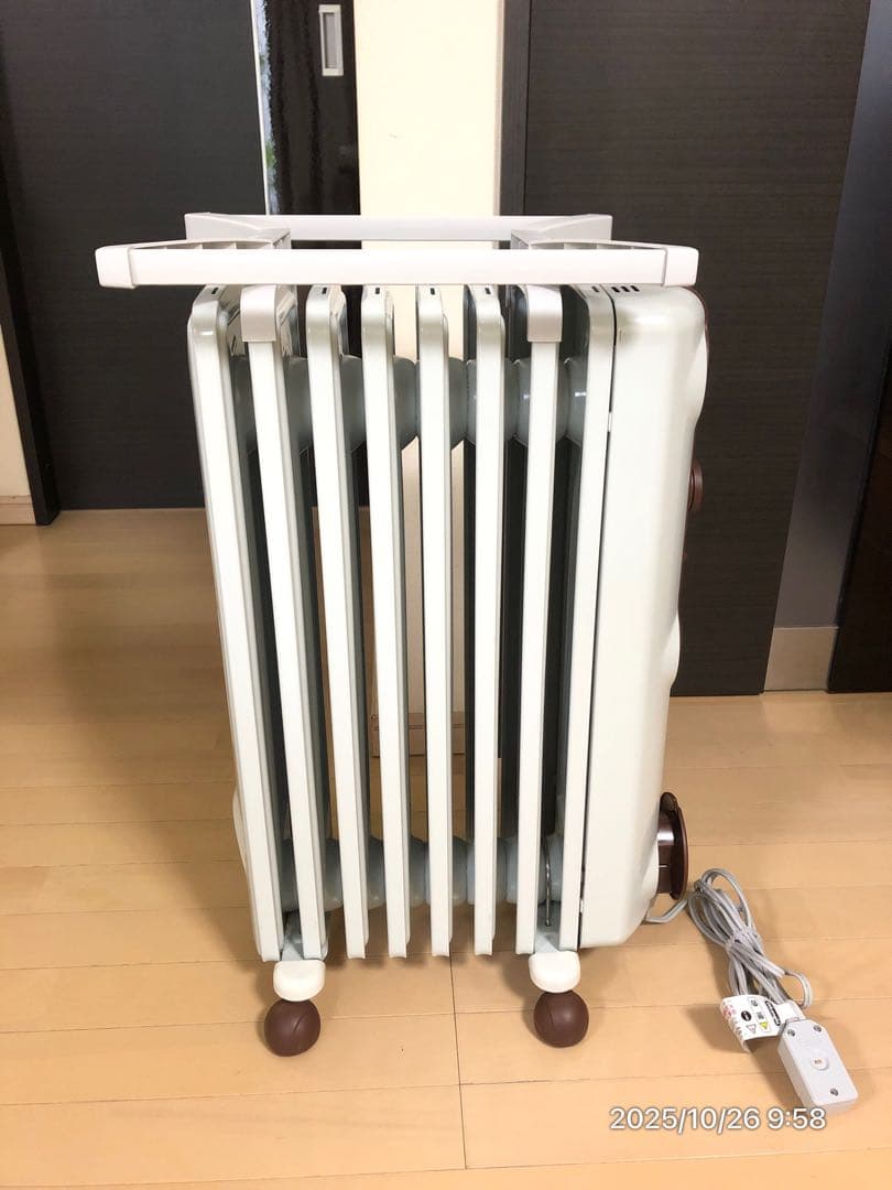 【ほぼ未使用】DeLonghi JR0812 BR オイルヒーター ハンガー付