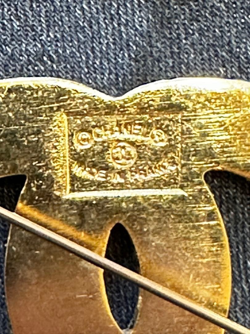 CHANEL CCロゴ ブローチ