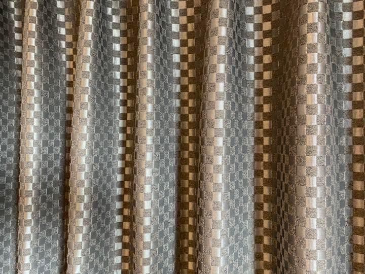 新品未使用　カーテン　グレー　遮光1級　裏地付き　格子柄　両開き（左右2枚）