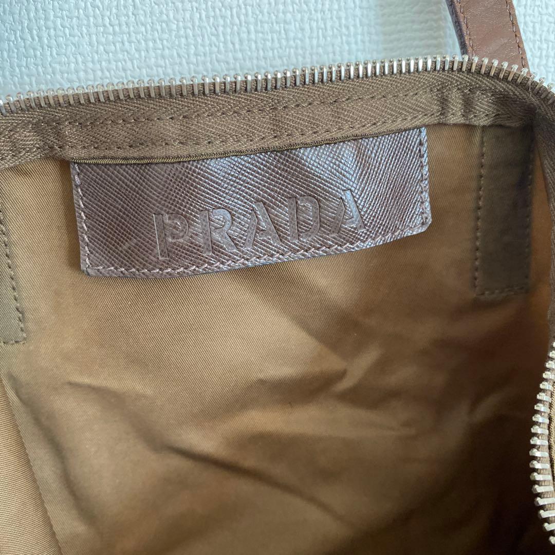 プラダ　ナイロンバッグ　たためるバッグ