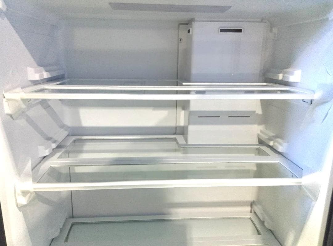 【新品未使用】アイリスオーヤマ 冷蔵庫 IRSN-7A-B 66L　T151