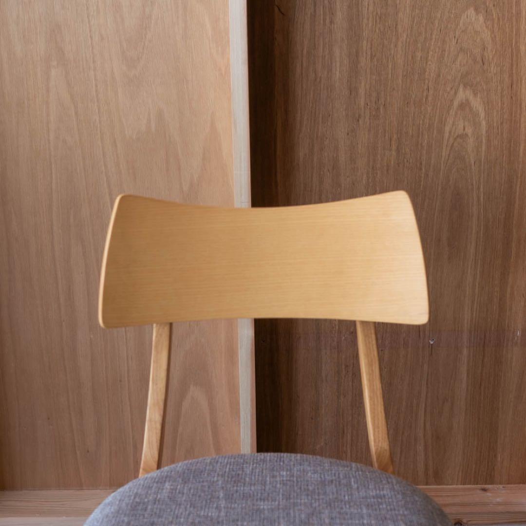 シンプルなダイニングチェア　ナチュラルウッド