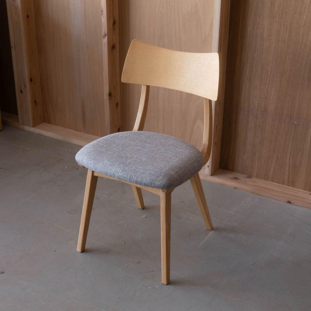 シンプルなダイニングチェア　ナチュラルウッド