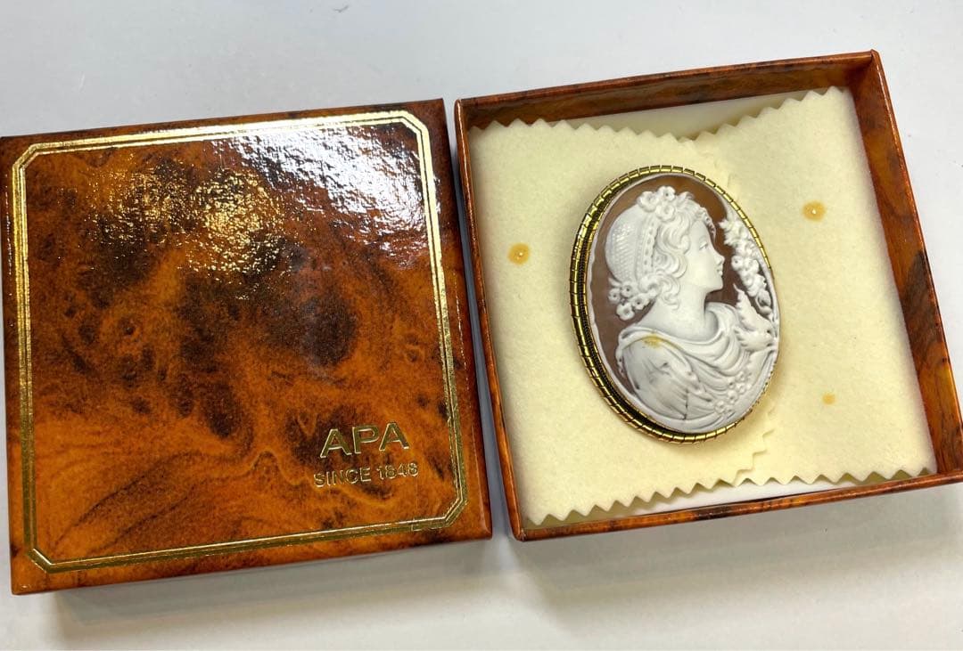 パフェ　希少品　一点もの　APA カメオブローチ　おしゃれ　レディース