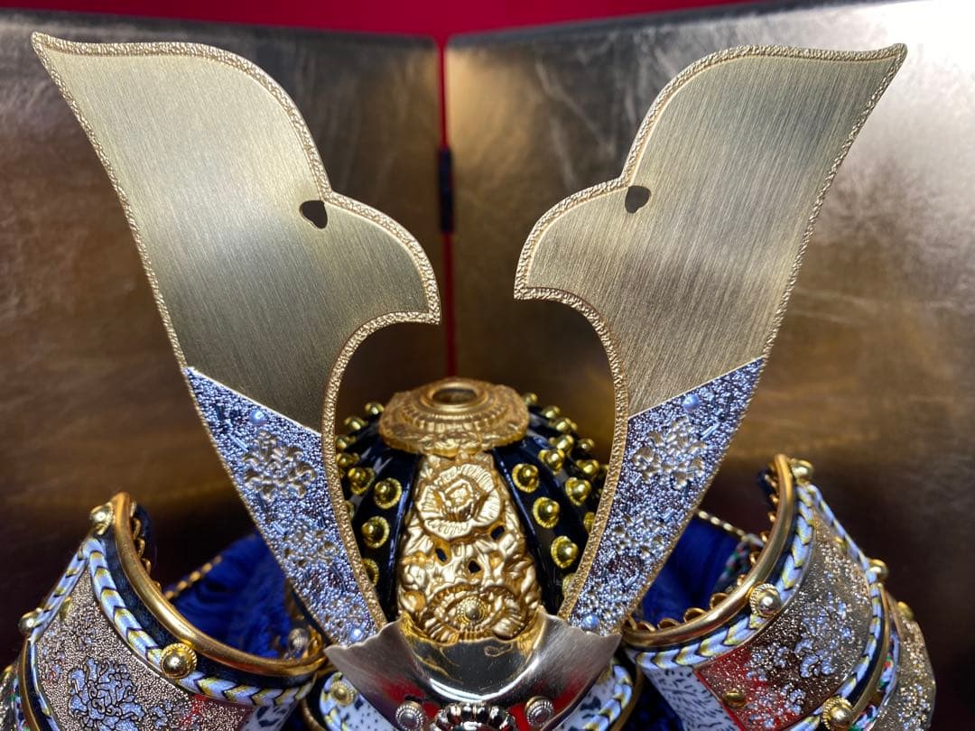 東京久月　五月人形　銘木シリーズ　ウォールナット　家紋付き兜飾り収納セット