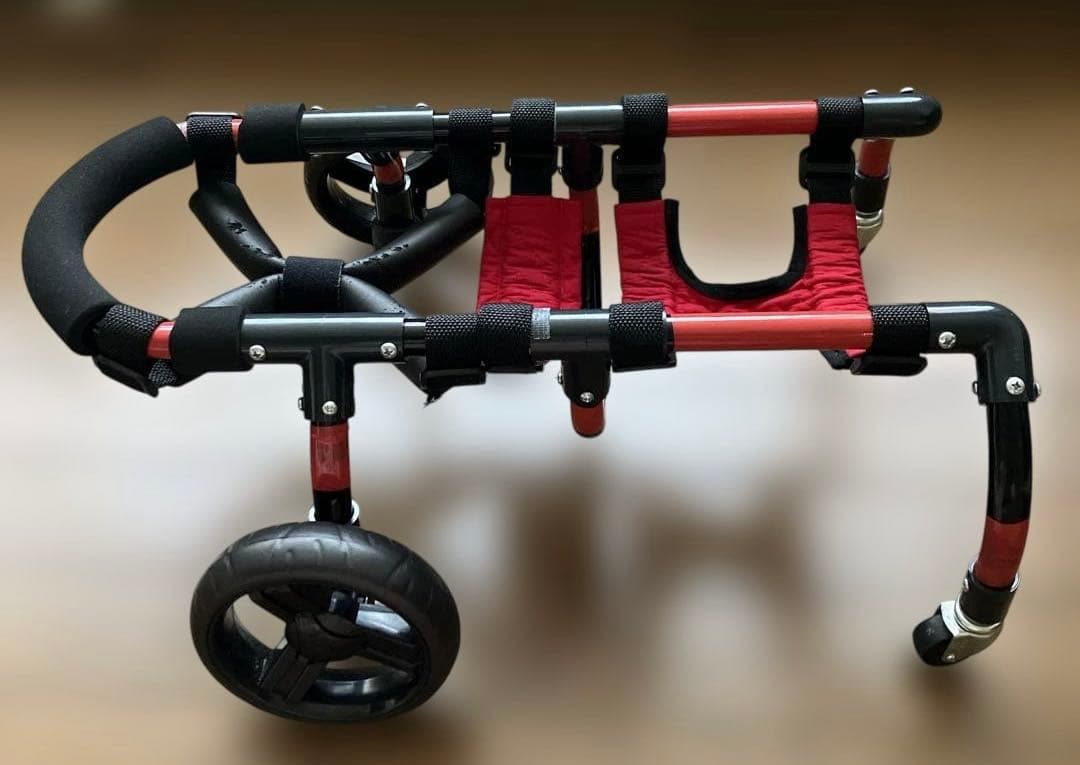 中古♡ワンちゃん4輪　リハビリ　食事補助　犬用車椅子　体制維持　犬の歩行器