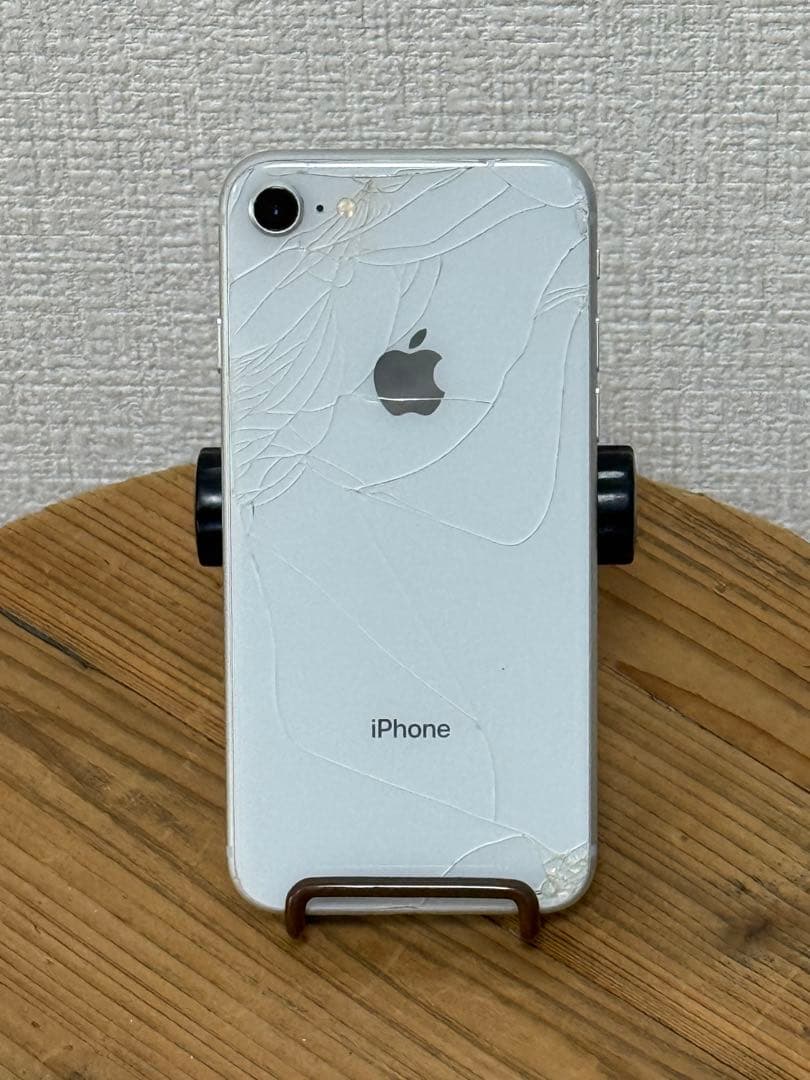 Apple iPhone 8 シルバー 本体 ひび割れあり