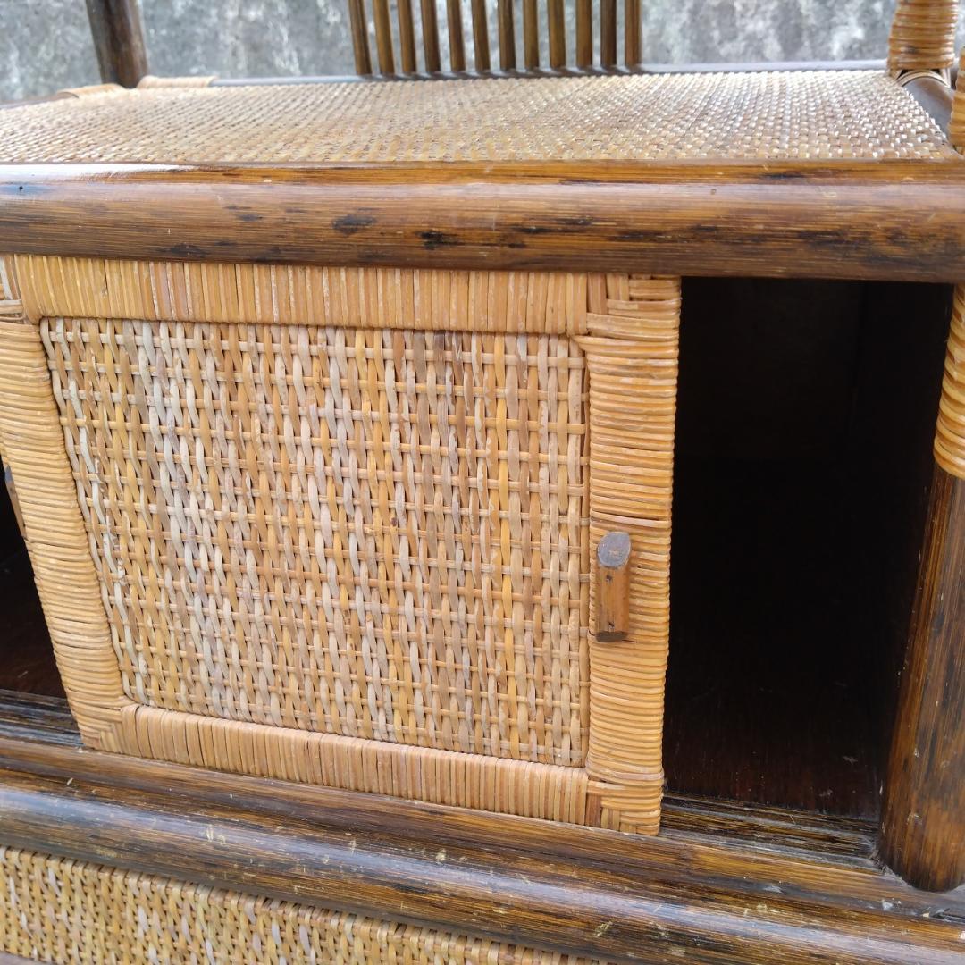 ラタンの飾り棚　籐家具