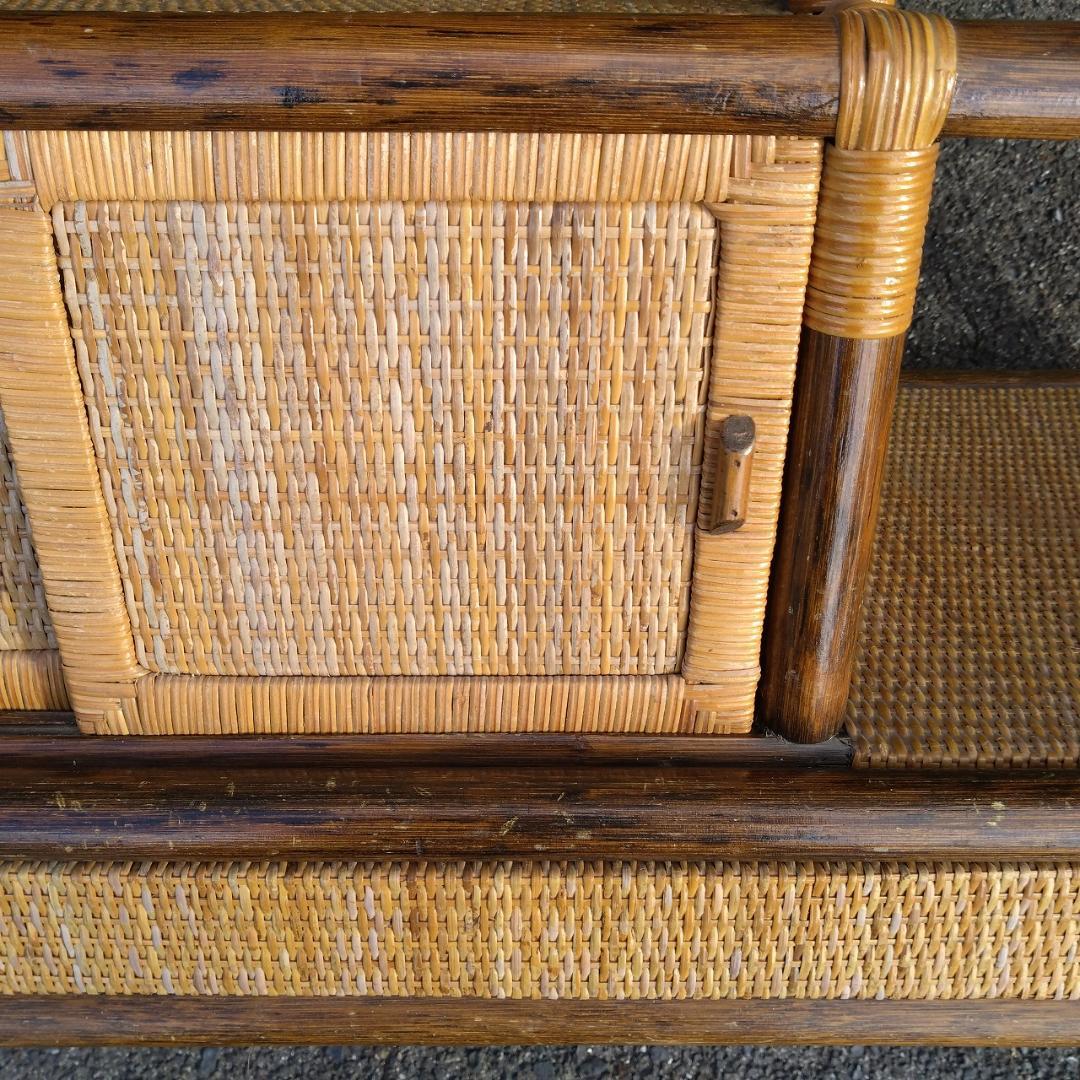 ラタンの飾り棚　籐家具