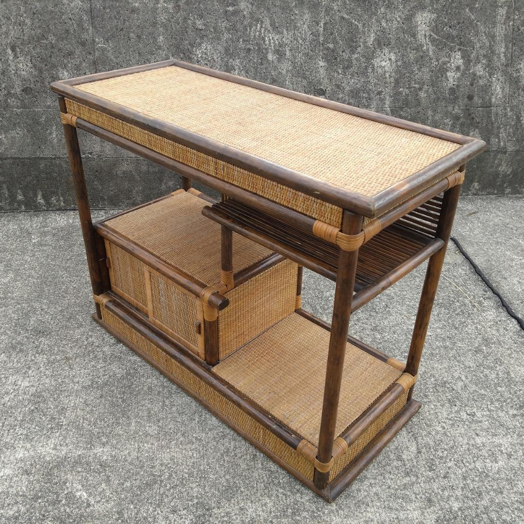 ラタンの飾り棚　籐家具