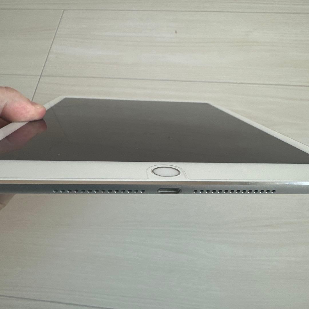 ipad air2 白　セルラー+wifi モデル
