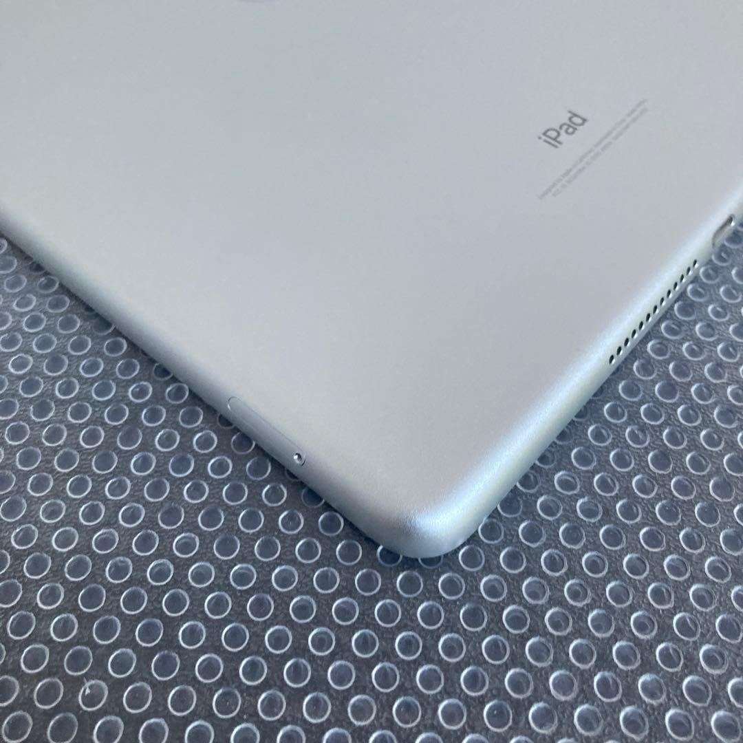 3192 極美品新品級☆電池新品☆iPad6 第6世代 32GB SIMフリー☆
