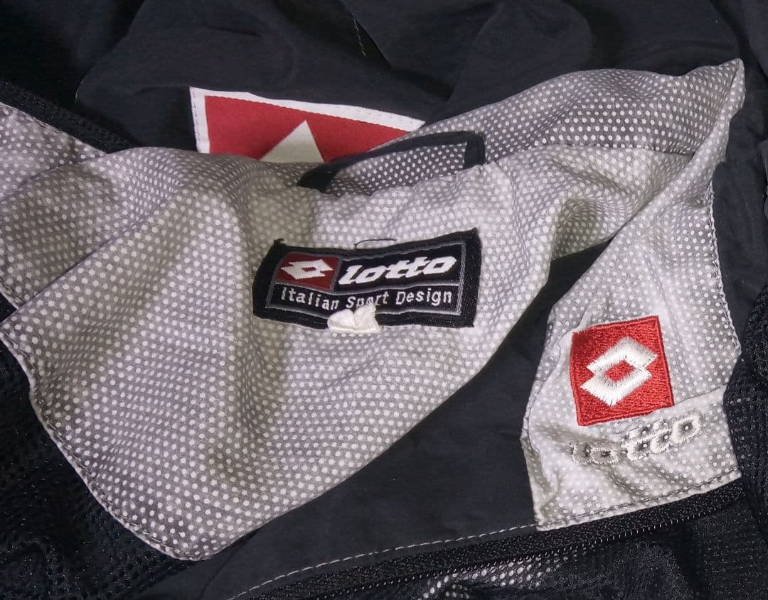 【匿名配送】【入手困難】ユベントス　ジャケット　黒　白　ユーベ　ロット　ユーヴェ