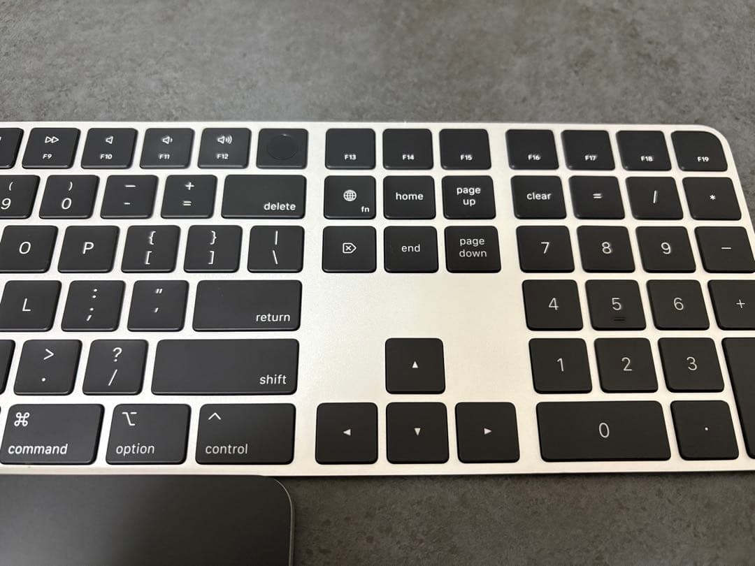 Mac mini、Magic Trackpad、Magic Keyboard