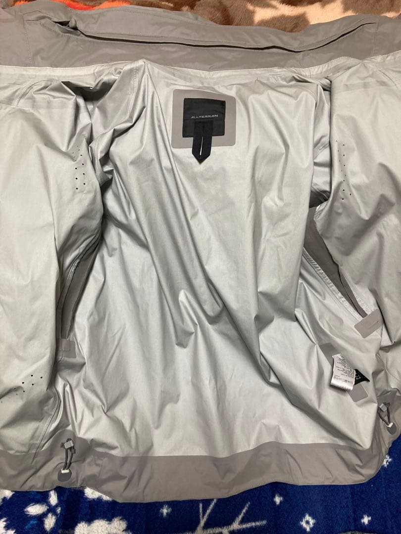 デサントオルテライン　ナイロンジャケット