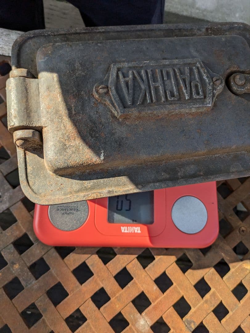 暖炉ペチカの投入口