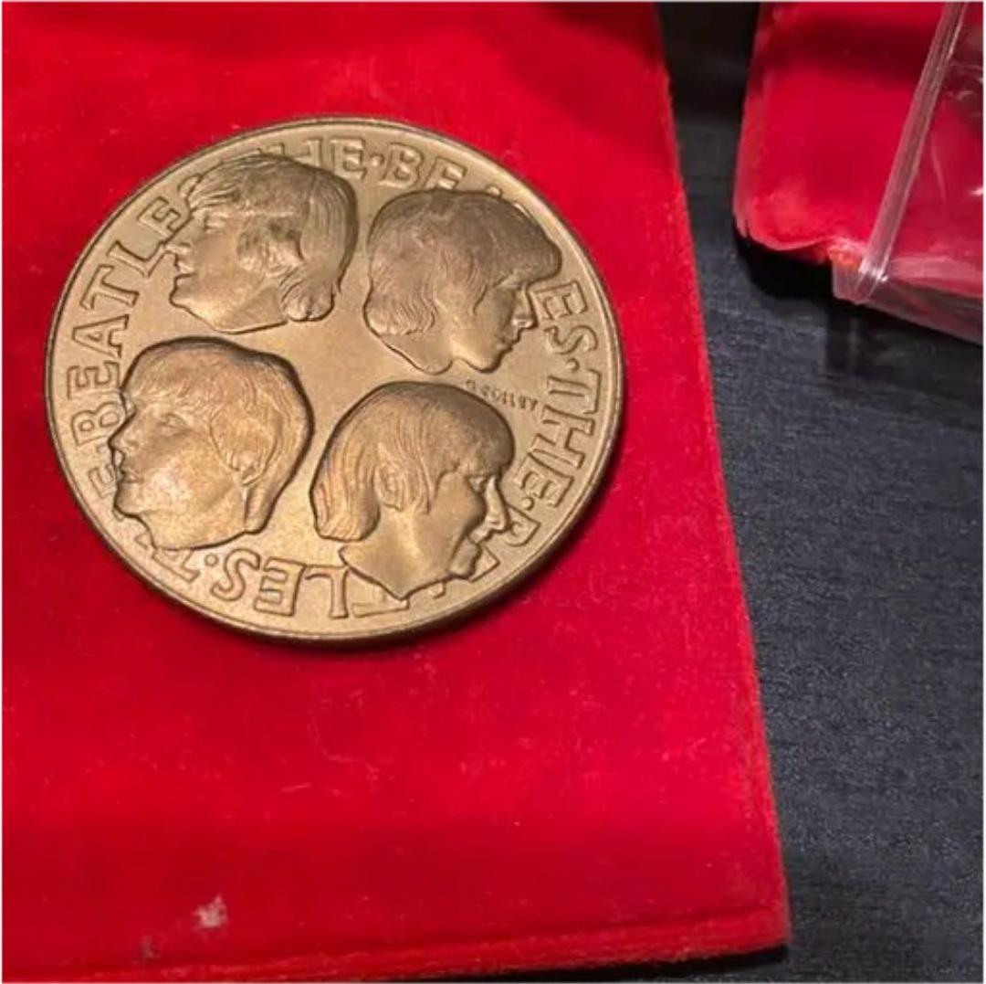 貴重な外国紙幣と硬貨のセット✨ビートルズ記念付き❤️