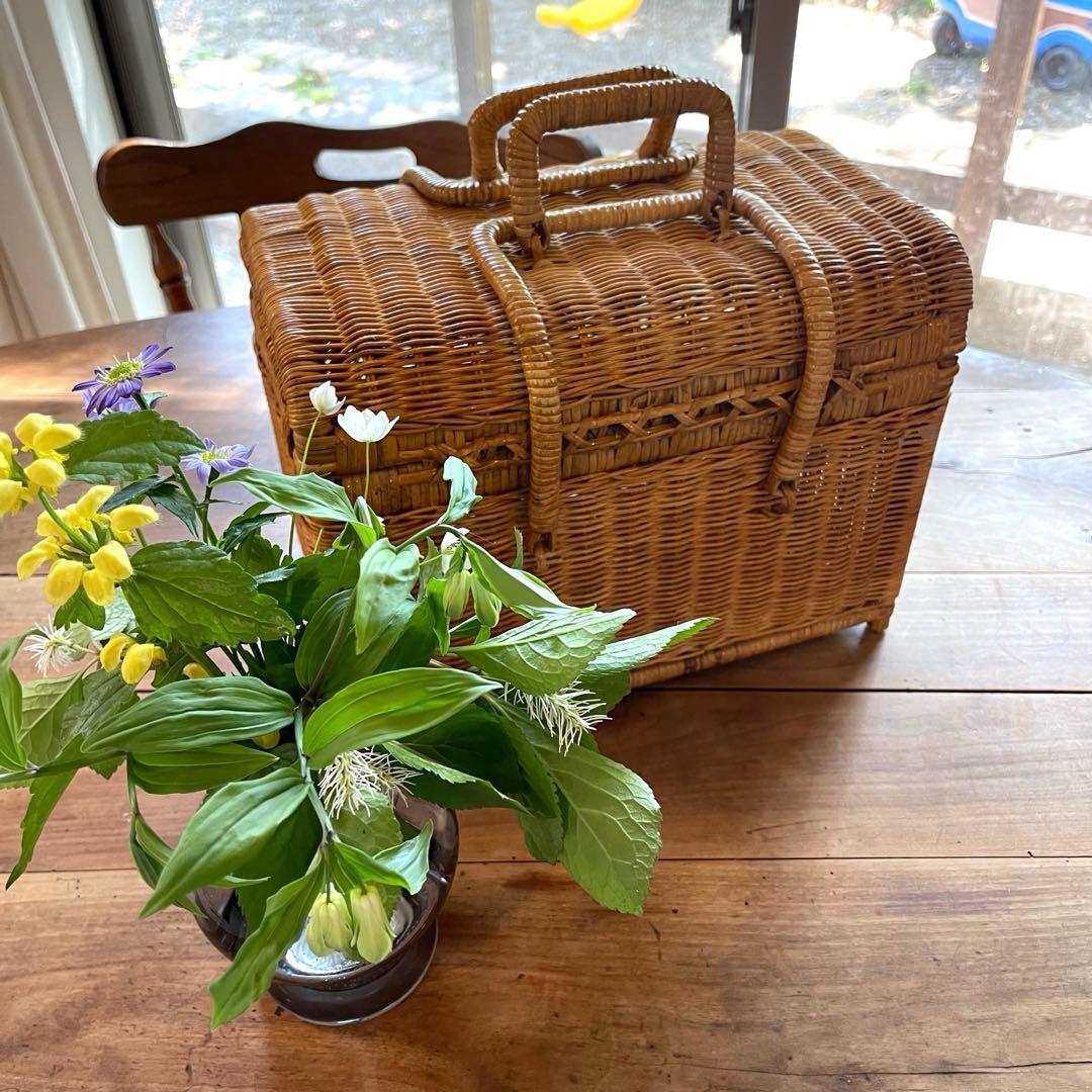 ラタン　アンティーク　ビンテージ　ピクニックバスケット　蓋付きバスケット