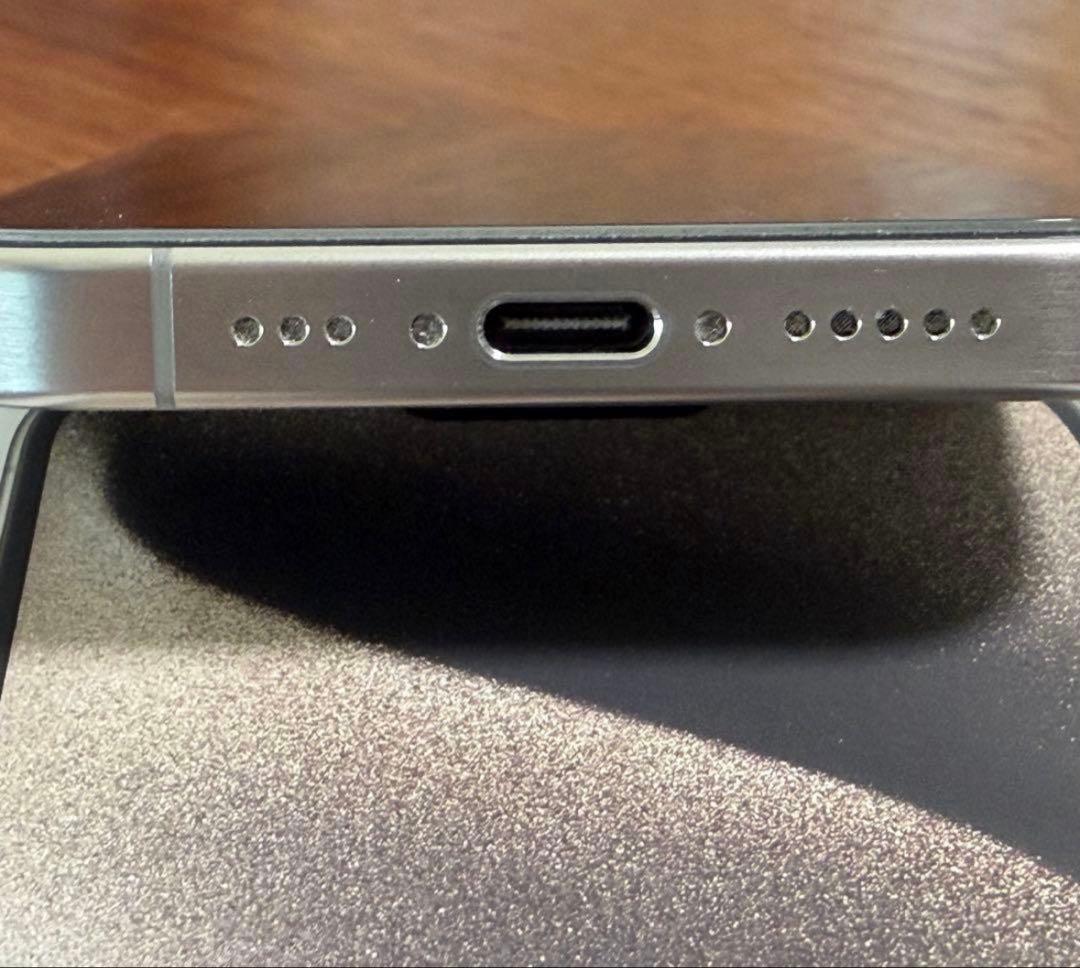 iPhone 15 pro 512GB ナチュラルチタニウム SIMフリー 美品